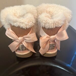JUICY COUTURE BOOTS SIZE 9